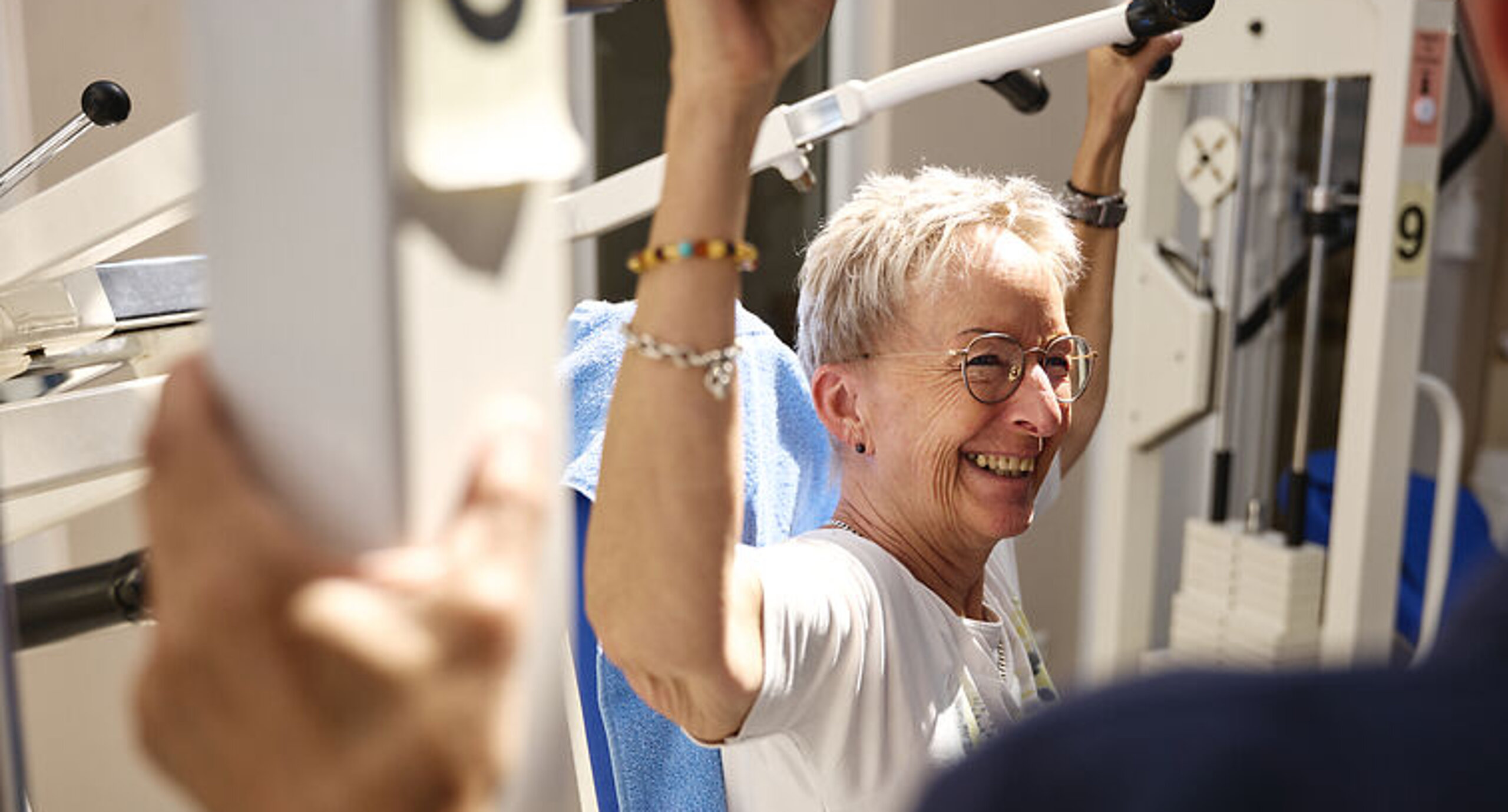 Frau im MTT Training Eine Frau trainiert im MTT.