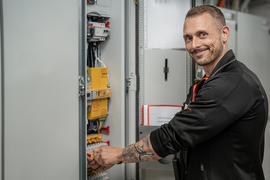 Elektroniker Fachrichtung Energie- und Gebäudetechnik (m/w/d) Elektroniker Fachrichtung Energie- und Gebäudetechnik (m/w/d)