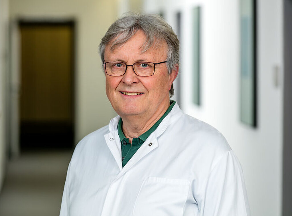 Dr. Schmucker, Chefarzt der Kardiologie