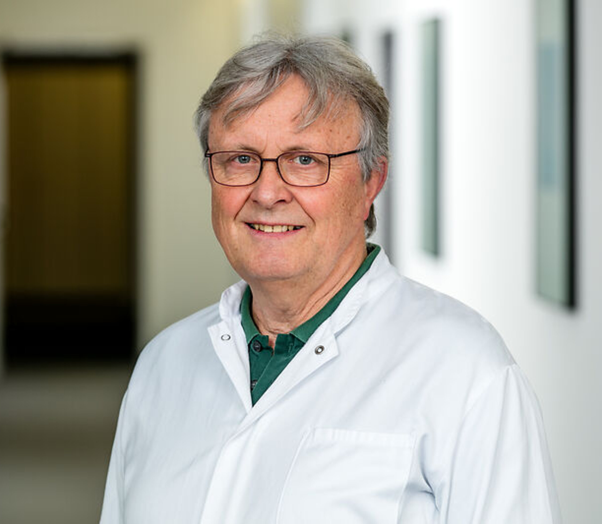 Dr. Schmucker, Chefarzt der Kardiologie