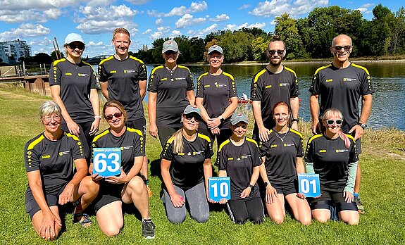 Teamfoto Rudern gegen Krebs Gruppenfoto der drei Teams der Rehabilitationsklinik Bad Salzelmen, die bei Rudern gegen Krebs antreten.