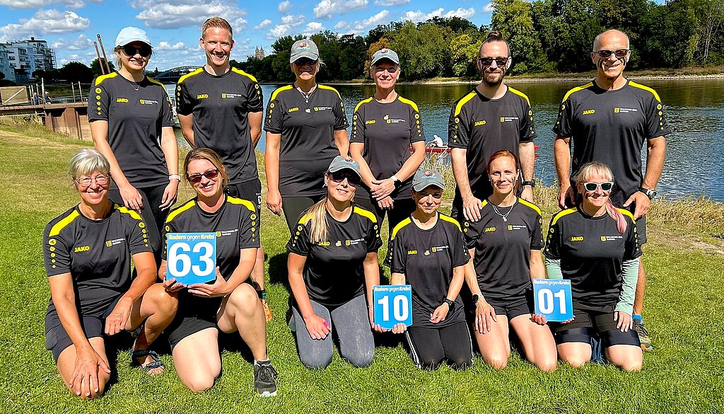 Teamfoto Rudern gegen Krebs Gruppenfoto der drei Teams der Rehabilitationsklinik Bad Salzelmen, die bei Rudern gegen Krebs antreten.