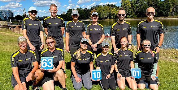 Teamfoto Rudern gegen Krebs Gruppenfoto der drei Teams der Rehabilitationsklinik Bad Salzelmen, die bei Rudern gegen Krebs antreten.