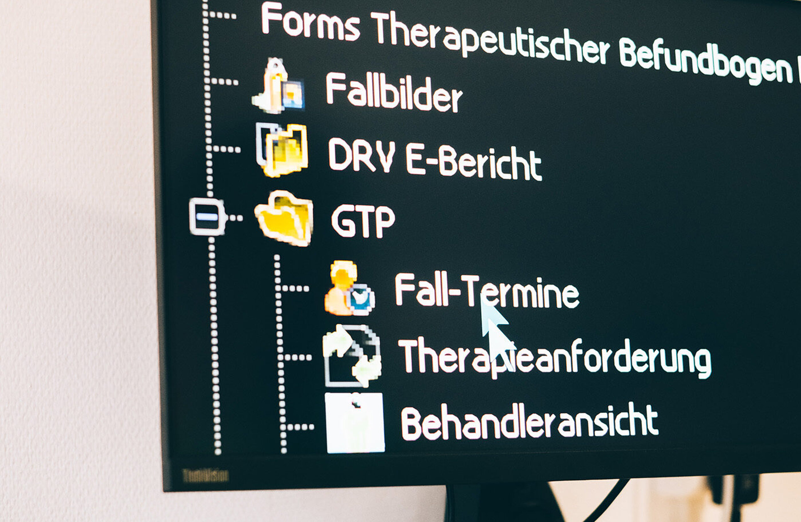PC mit großer Schrift für Sehbehinderungen.