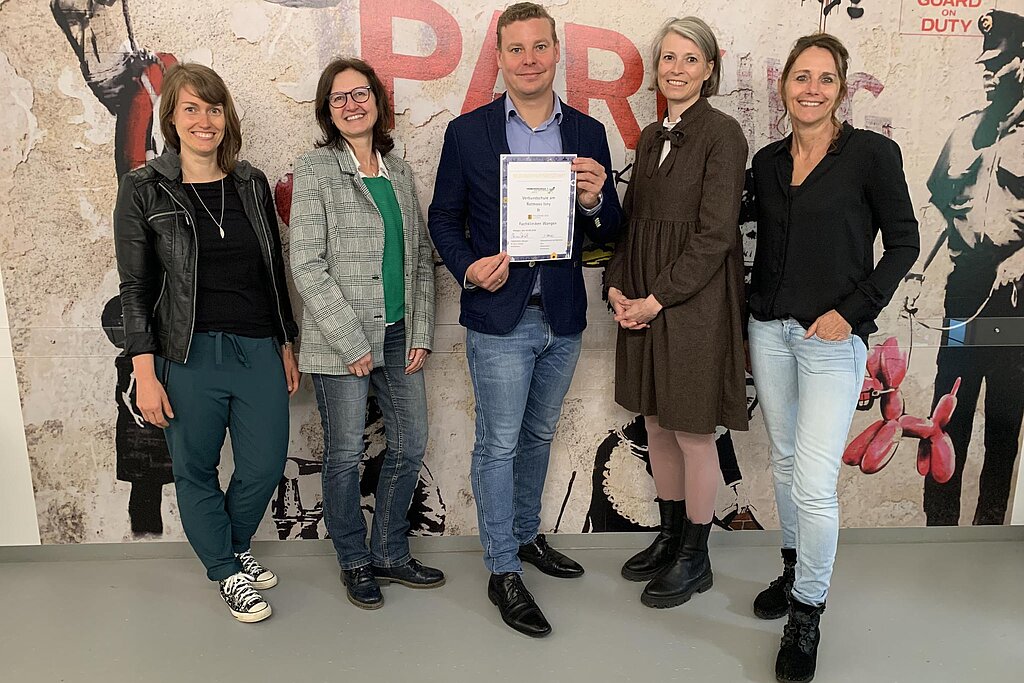 Nicole Baumann und Dr. Quirin Schlott mit den Vertretern der 