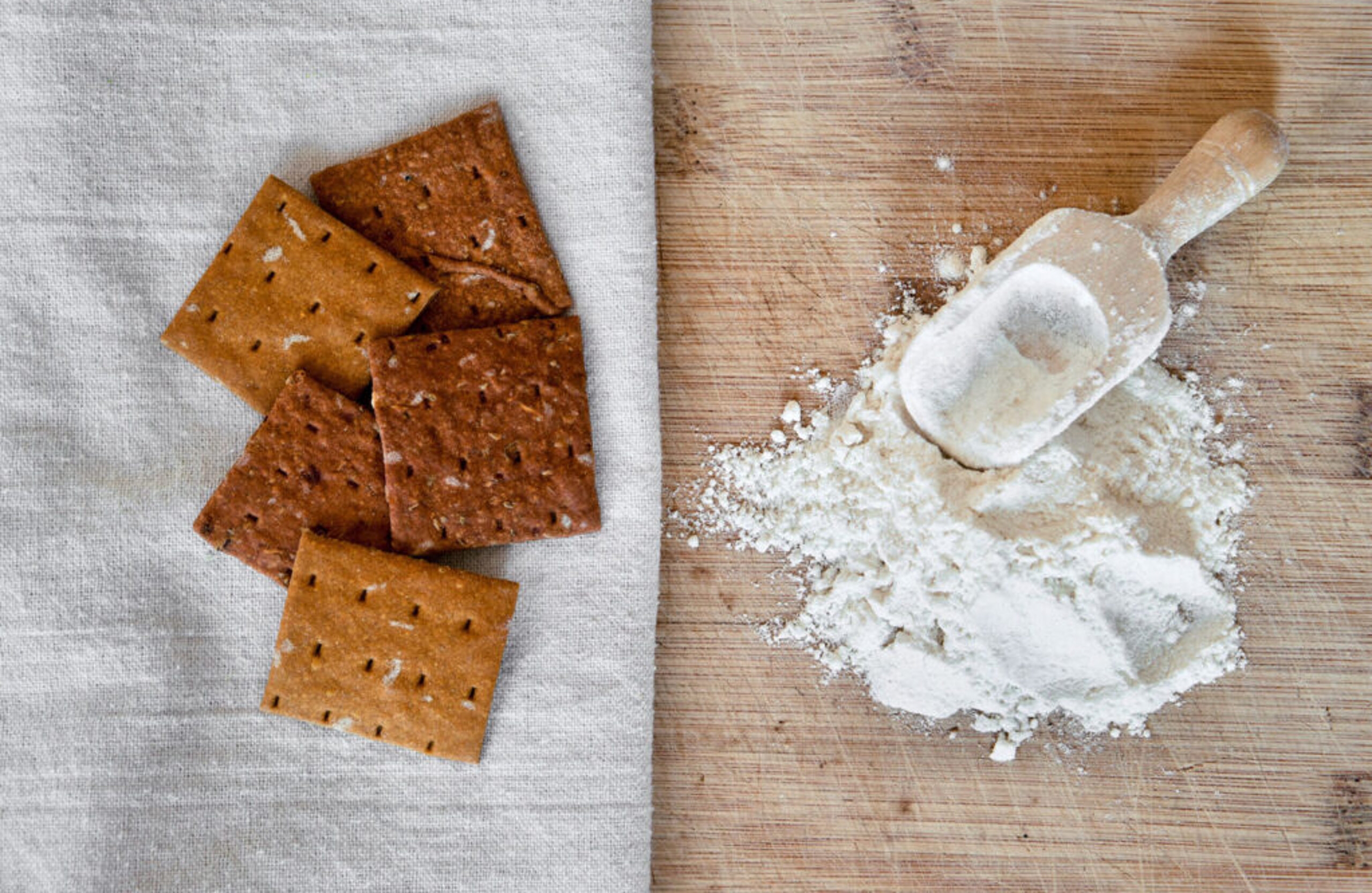 Mehl und Kekse aus Insekten.