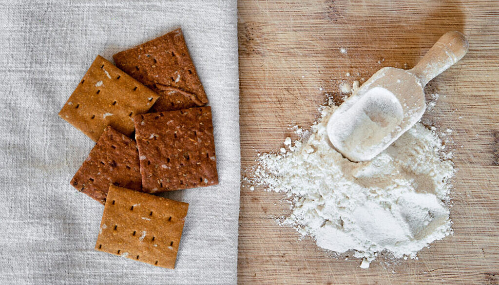 Mehl und Kekse aus Insekten.