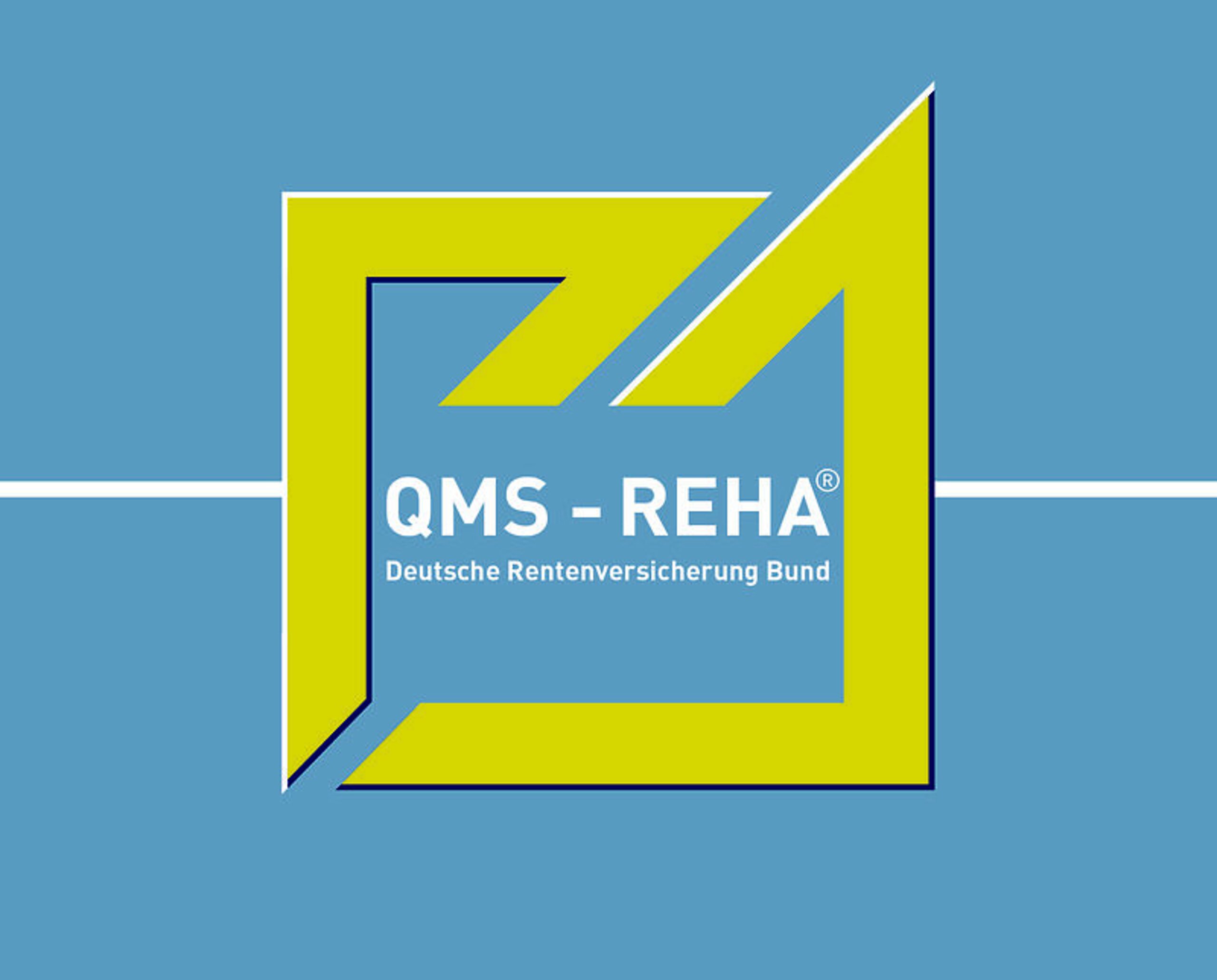 Auf blauem Hintergrund das QMS-REHA-Logo in weiß mit der grünen Umrahmung
