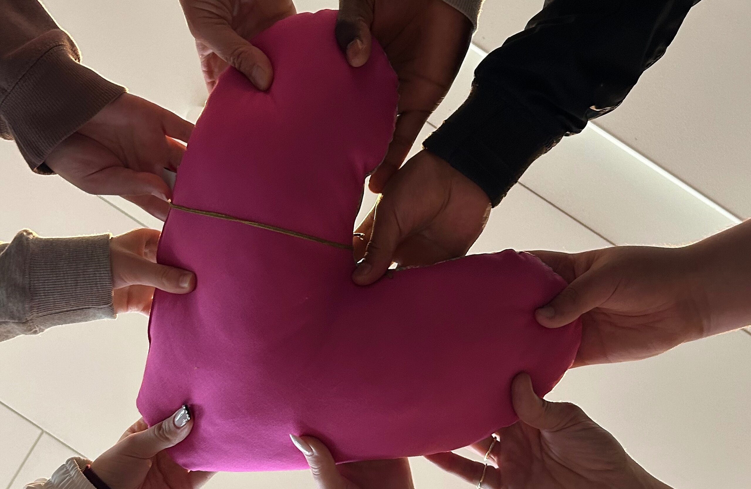 Selbst genähtes Herzkissen von Schülern