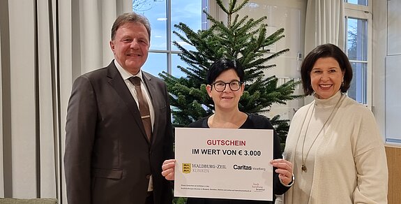 Klinikdirektor Herr Veile-Reiter zur Geschenkübergabe bei der Caritas Vorarlberg