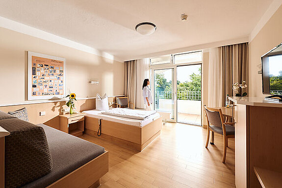 bad-saulgau-komfortzimmer-mit-person