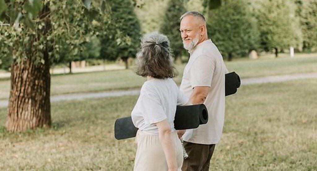 Patienten Outdoor Gymnastik Patienten Outdoor mit Gymnastikmatte