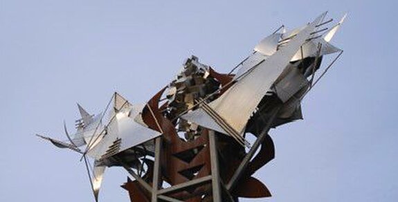 Salzblume Das Bild zeigt den Teil eines Kunstwerkes aus Stahl und Eisen.