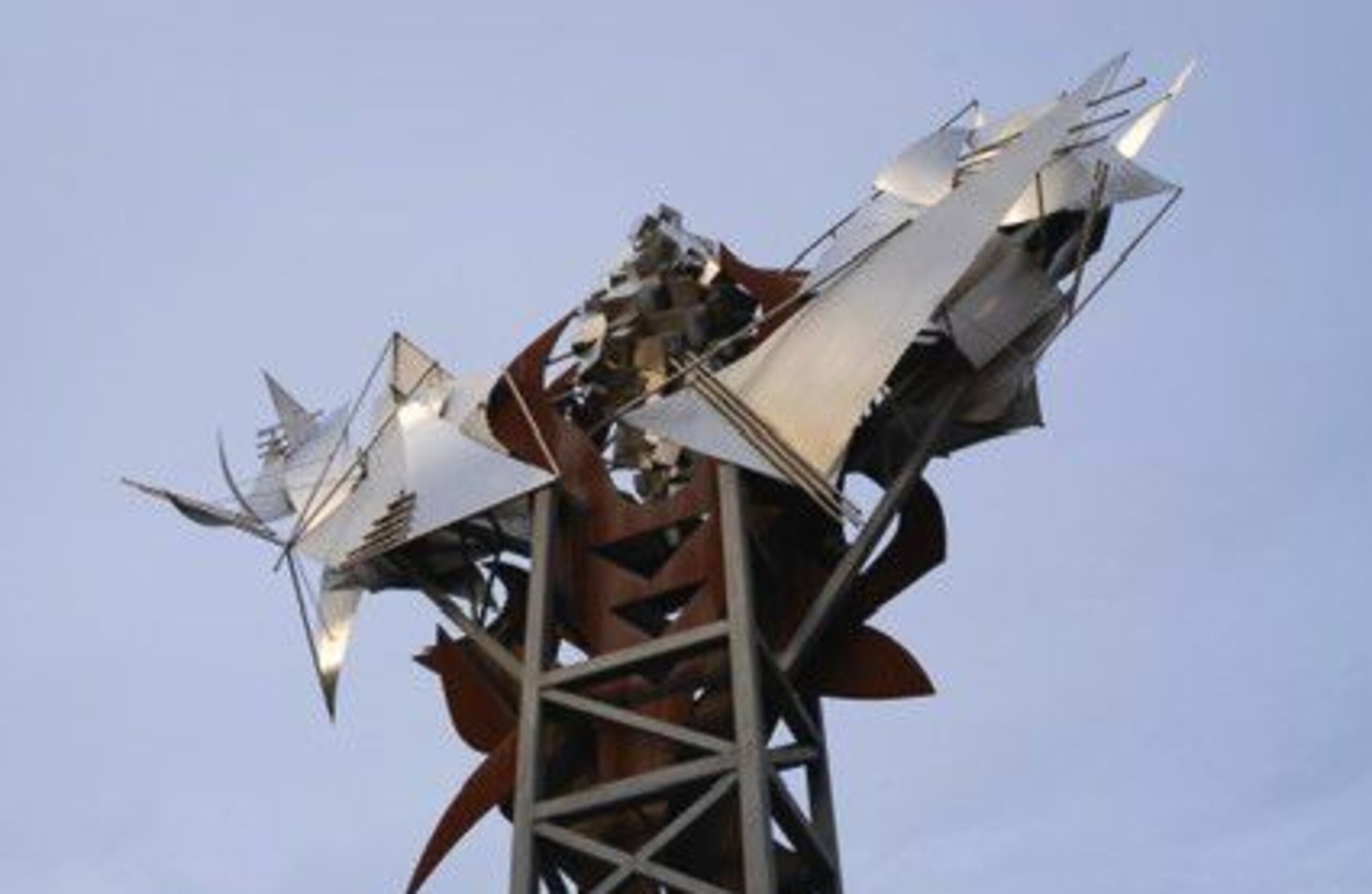 Salzblume Das Bild zeigt den Teil eines Kunstwerkes aus Stahl und Eisen.