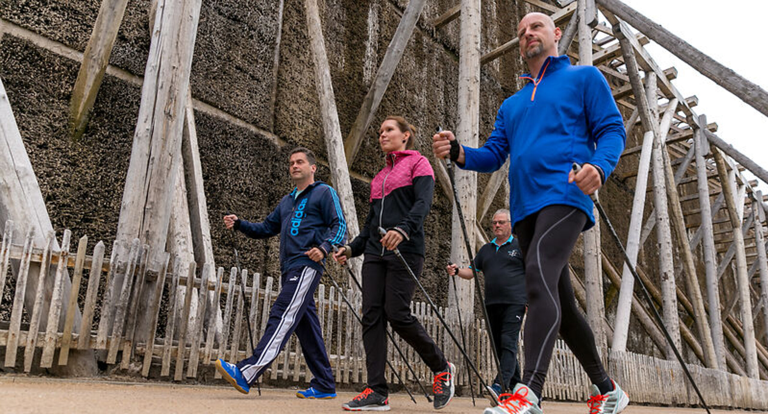 Nordic Walking-Gruppe Gradierwerk Nordic Walking-Gruppe am Gradierwerk