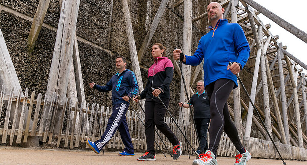 Nordic Walking-Gruppe Gradierwerk Nordic Walking-Gruppe am Gradierwerk