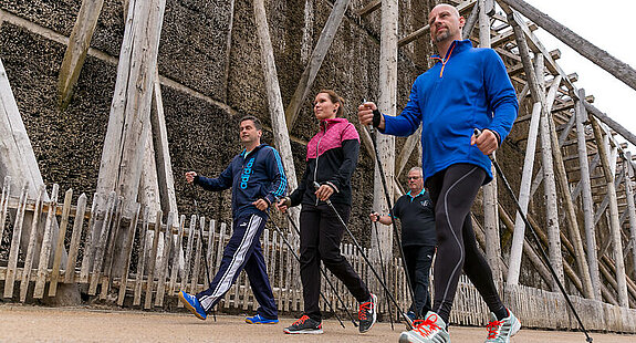 Nordic Walking-Gruppe Gradierwerk Nordic Walking-Gruppe am Gradierwerk