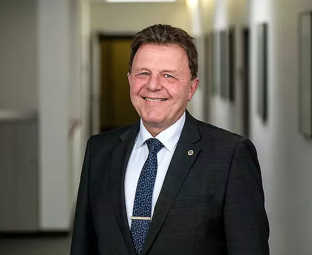 Klinikdirektor der Klinik Schwabenland, Herr Horst Veile-Reiter