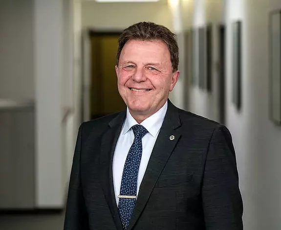 Klinikdirektor der Klinik Schwabenland, Herr Horst Veile-Reiter