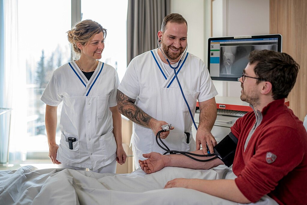 Examinierter Gesundheits- und Krankenpfleger (m/w/d) im 3-Schichtsystem Examinierter Gesundheits- und Krankenpfleger (m/w/d) im 3-Schichtsystem