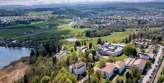 Luftaufnahme der Fachkliniken Wangen im Monat Mai