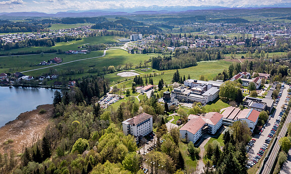Luftaufnahme der Fachkliniken Wangen im Monat Mai