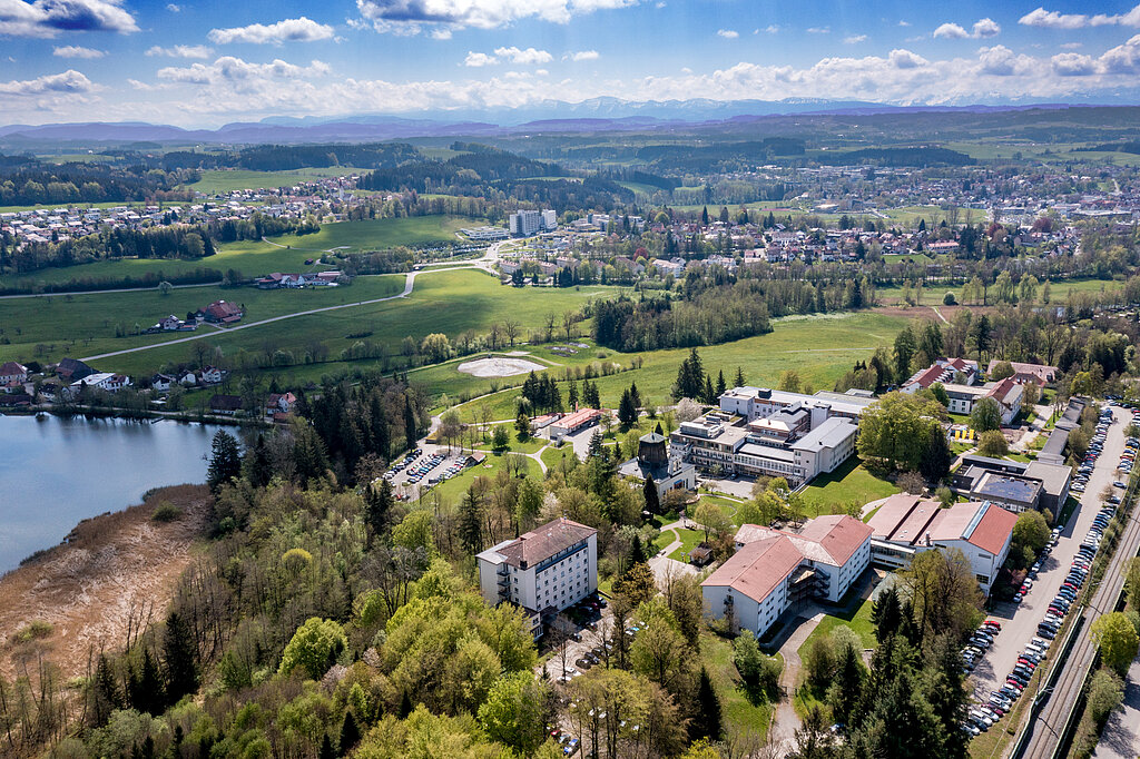 Luftaufnahme der Fachkliniken Wangen im Monat Mai