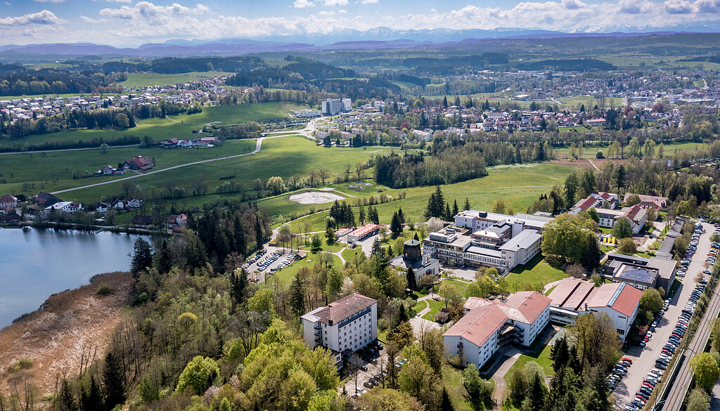Luftaufnahme der Fachkliniken Wangen im Monat Mai