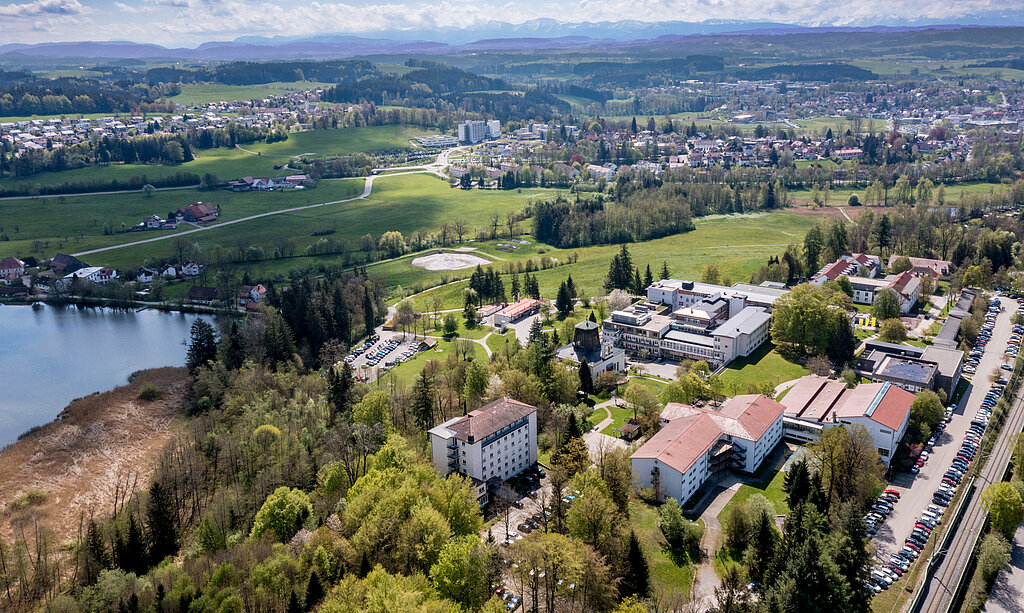 Luftaufnahme der Fachkliniken Wangen im Monat Mai