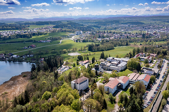 Luftaufnahme der Fachkliniken Wangen im Monat Mai